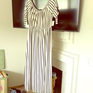 NWT maxi dress.  Beautiful 💋